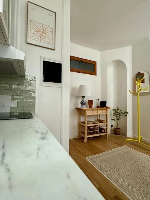 Appartement A Montmartre contacts